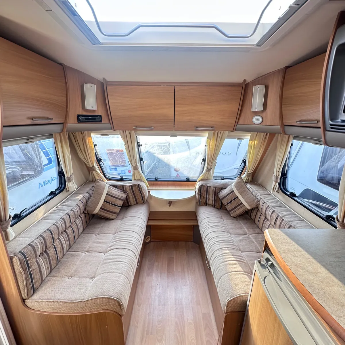 ✨STUNNING SWIFT CHARISMA 4 BERTH FIXED BED✨ - Image 4