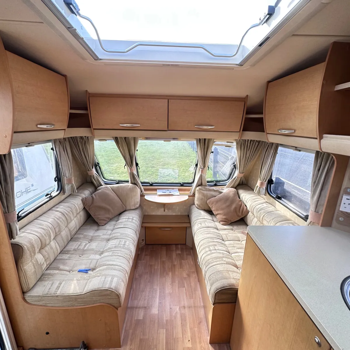 ✨STUNNING ABBEY AVENTURA 4 BERTH FIXED BED ✨ - Image 4