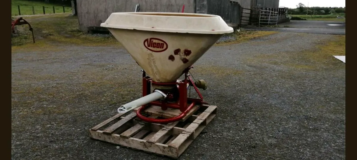 Vicon Fertiliser Spreader - Image 1