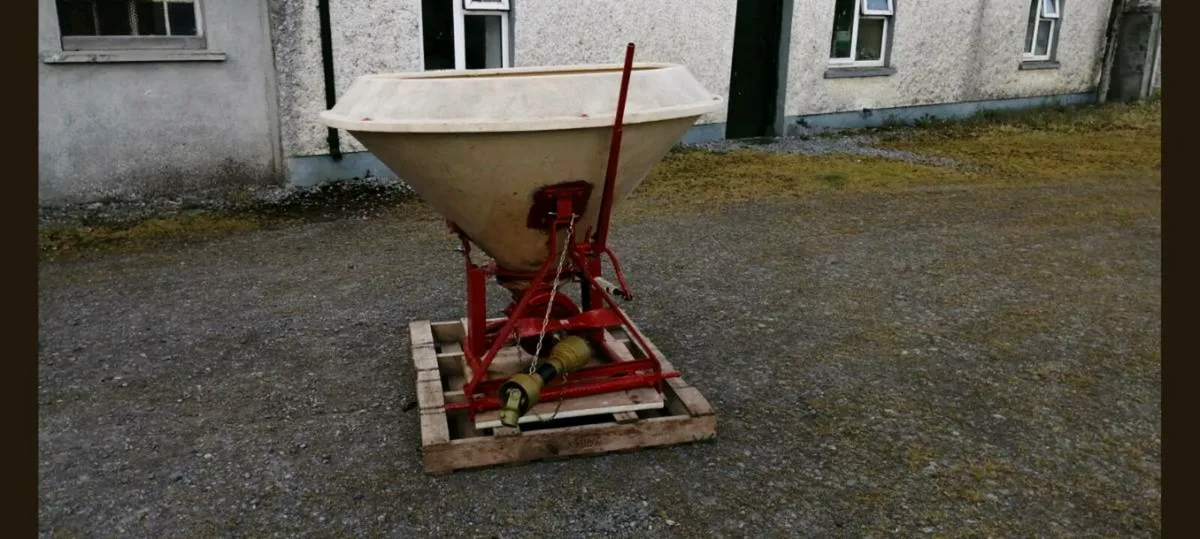 Vicon Fertiliser Spreader - Image 3