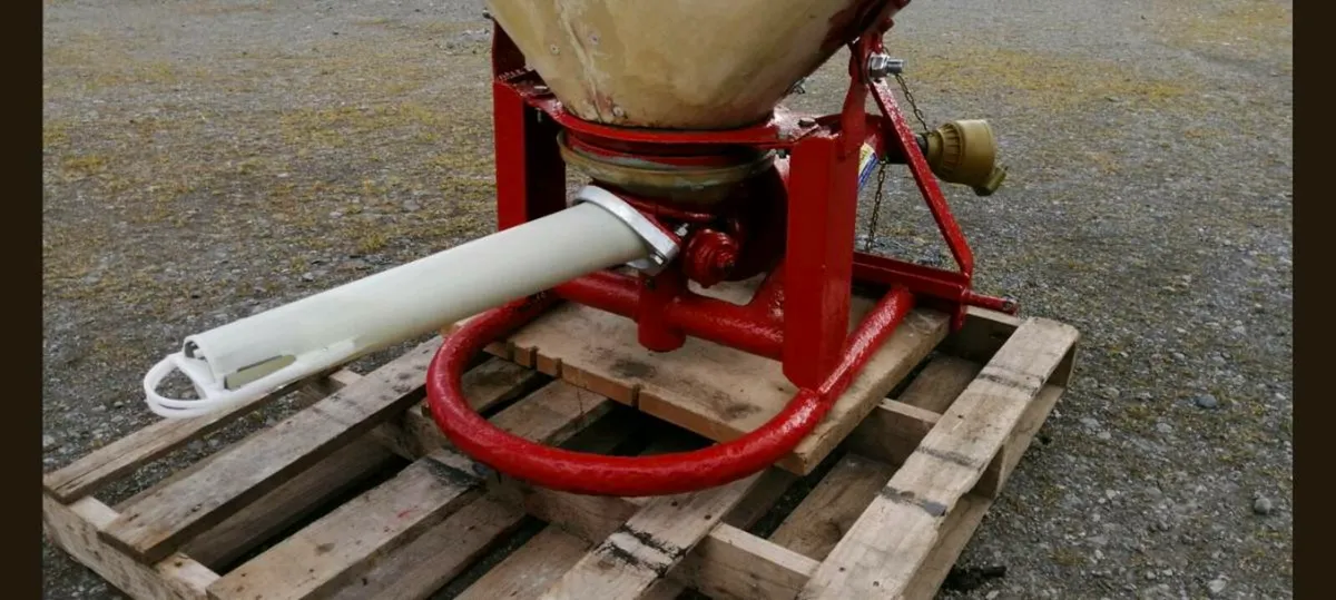 Vicon Fertiliser Spreader - Image 4