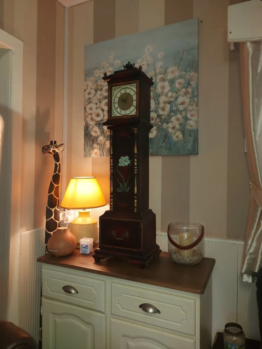Tables , clocks , bits e5c - Image 1