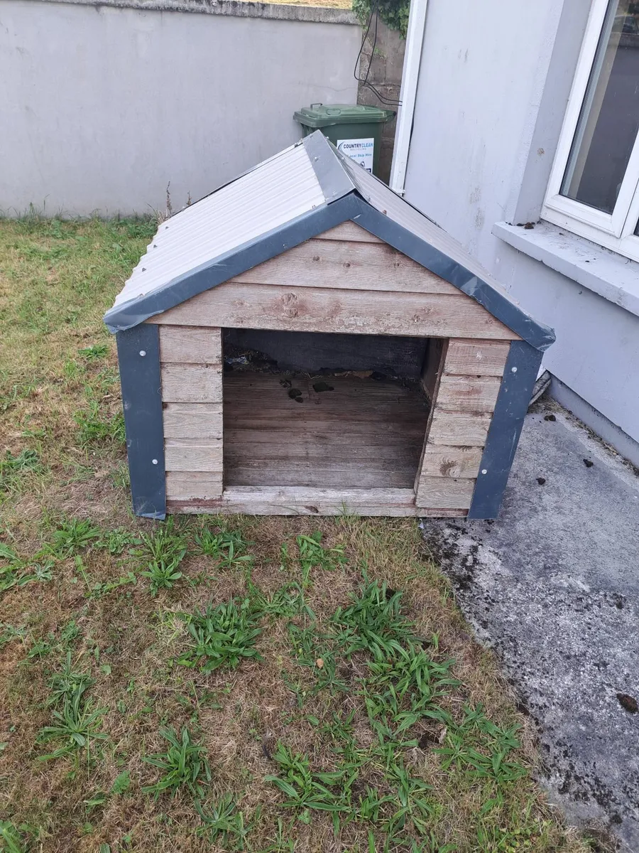 Dog house - Image 1