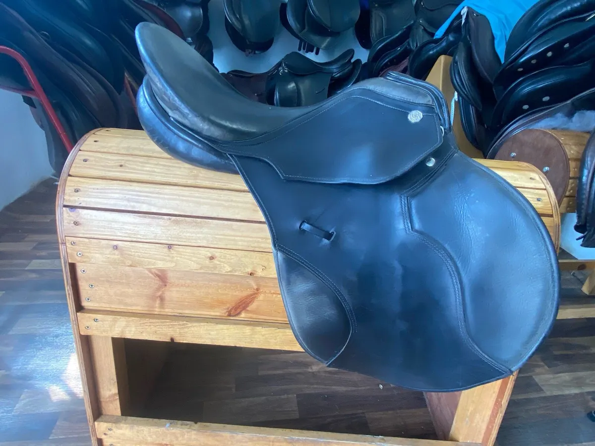 Kieffer ludger Beerbaum 17” Leather saddle - Image 2