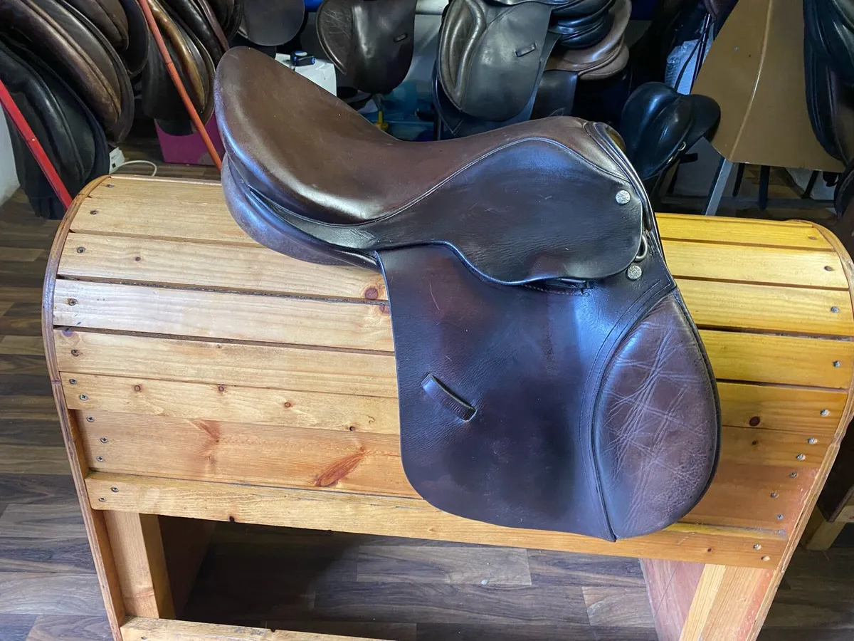 15” Berney brothers brown Leather saddle - Image 2