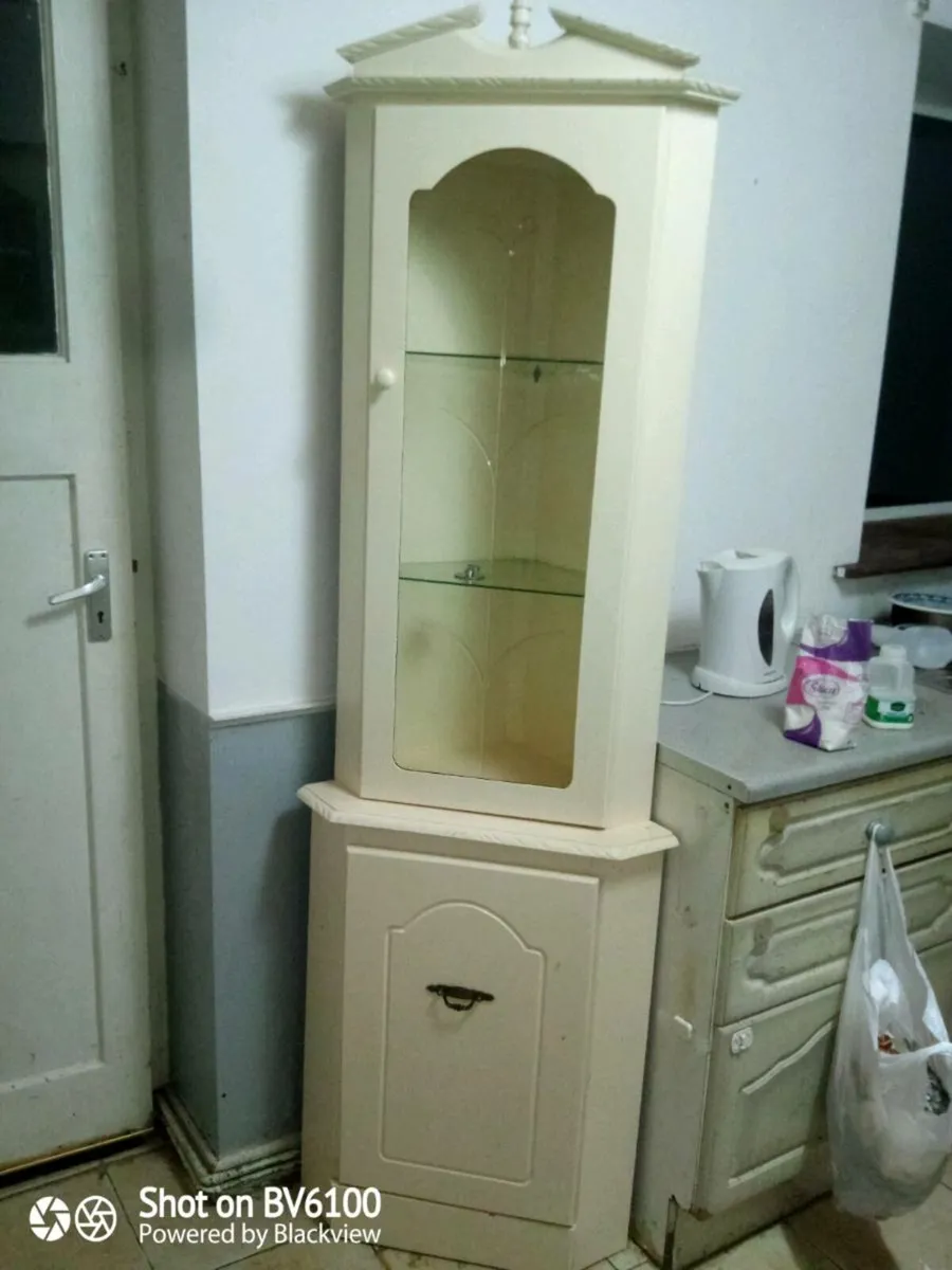 Wardrobe, table+ corner wardrobe - Image 3