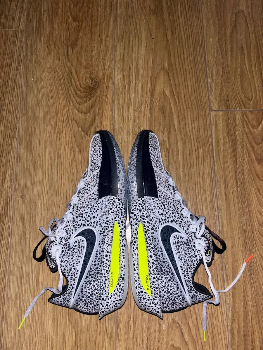 Basketball shoes