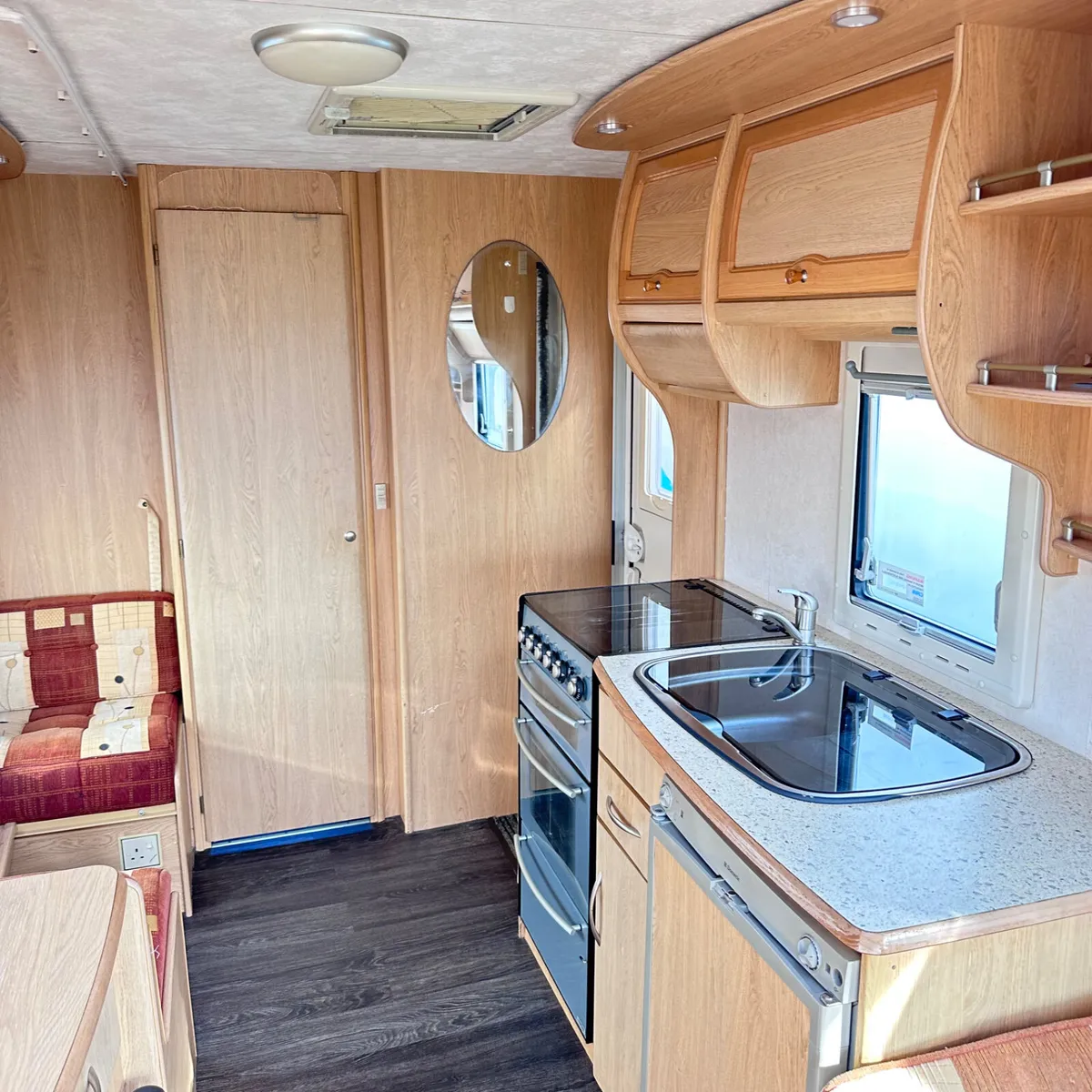 ✨STUNNING COACHMAN PASTICHE 4 BERTH✨ - Image 4