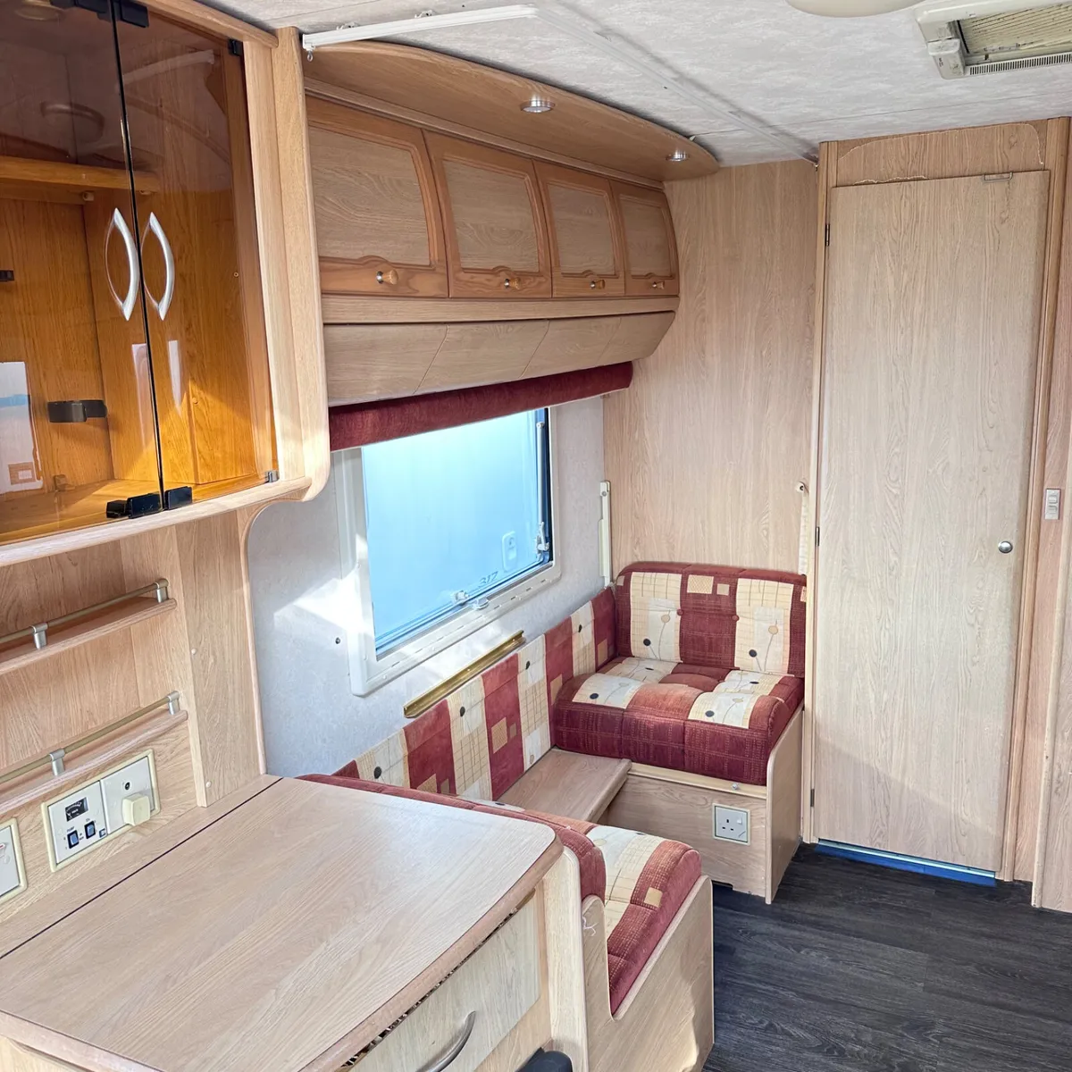 ✨STUNNING COACHMAN PASTICHE 4 BERTH✨ - Image 3