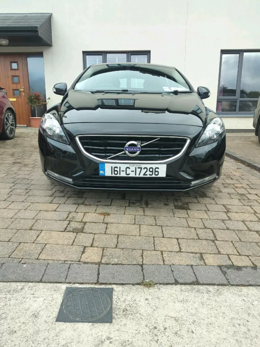 Volvo V40 - Image 2