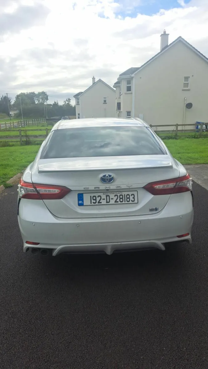 Toyota Camry 2019 - Image 2