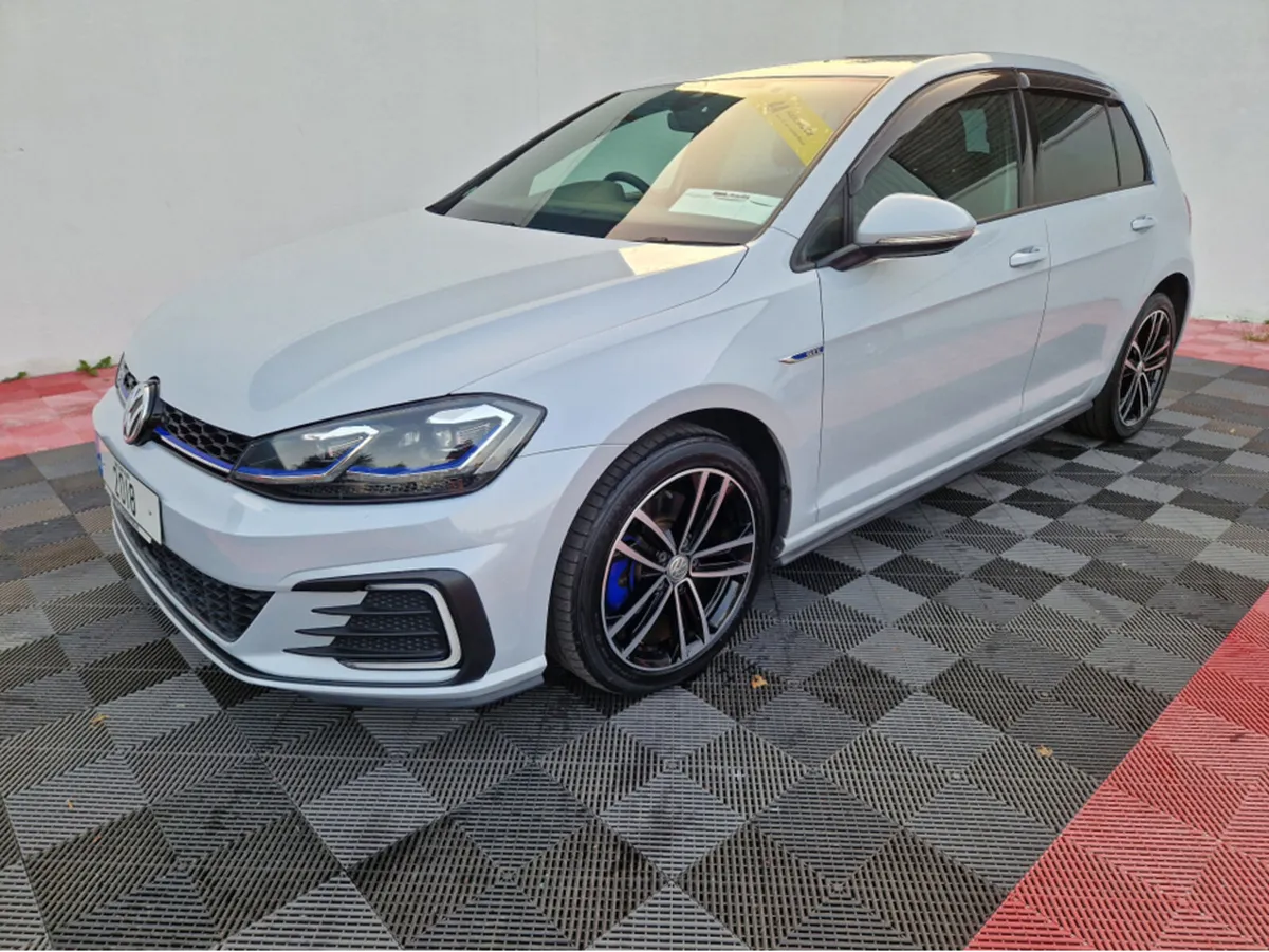 Volkswagen Golf *DEPOSIT NOW TAKEN* GTE 1.4 PETROL - Image 4