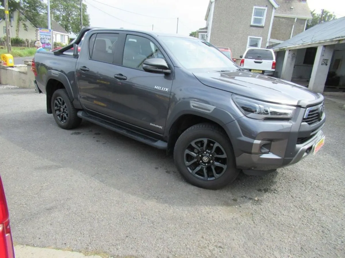 Toyota HiLux 2.8 D-4d Invincible X Pickup Double - Image 1