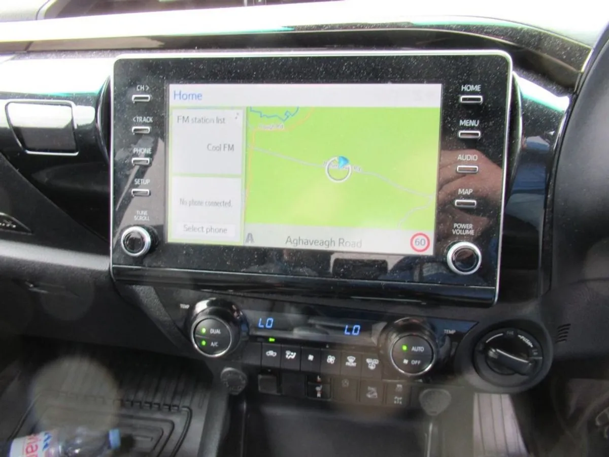 Toyota HiLux 2.8 D-4d Invincible X Pickup Double - Image 4