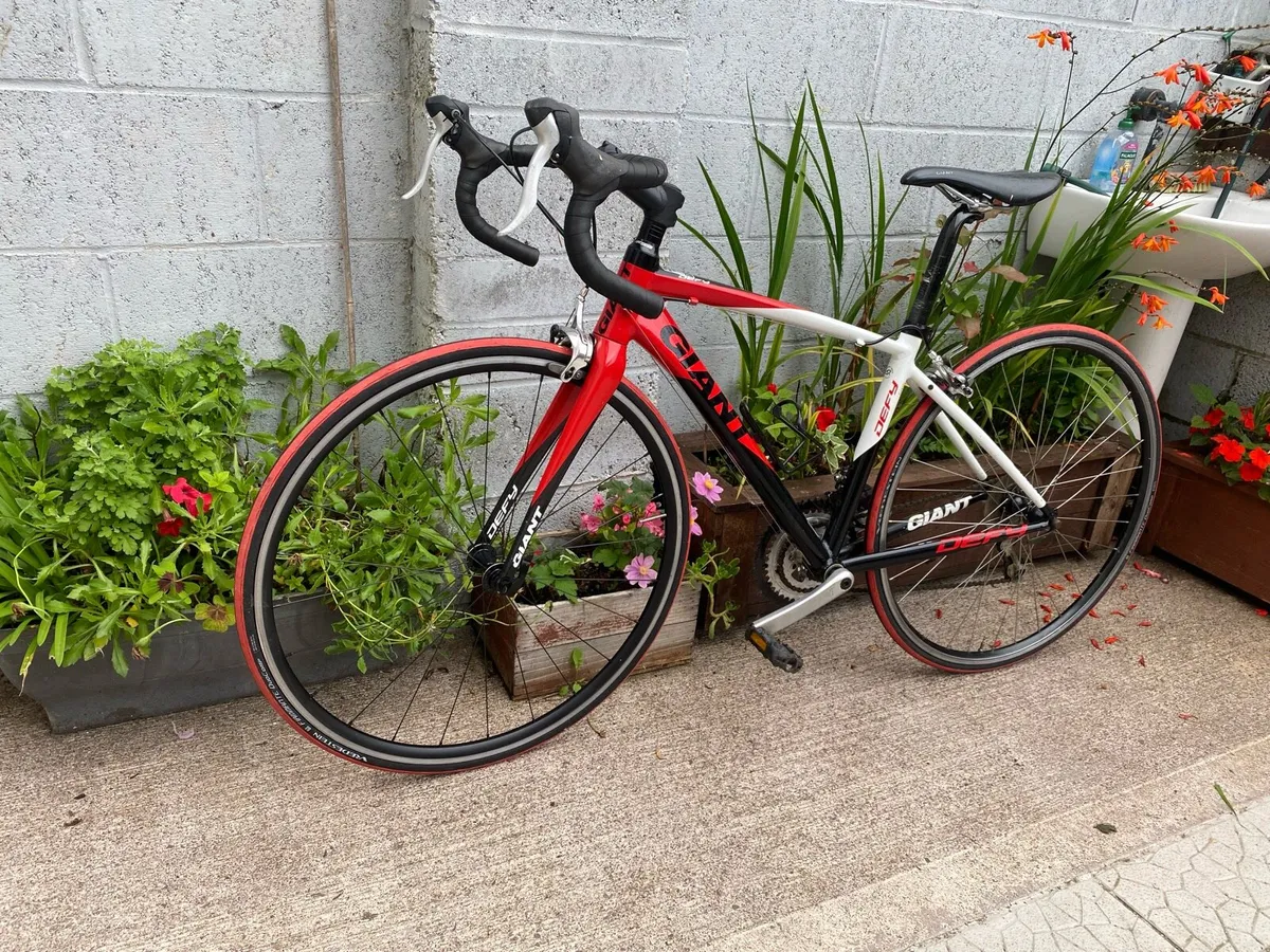 Giant Defy 700x25c wheels 24 speed road bike - Image 3