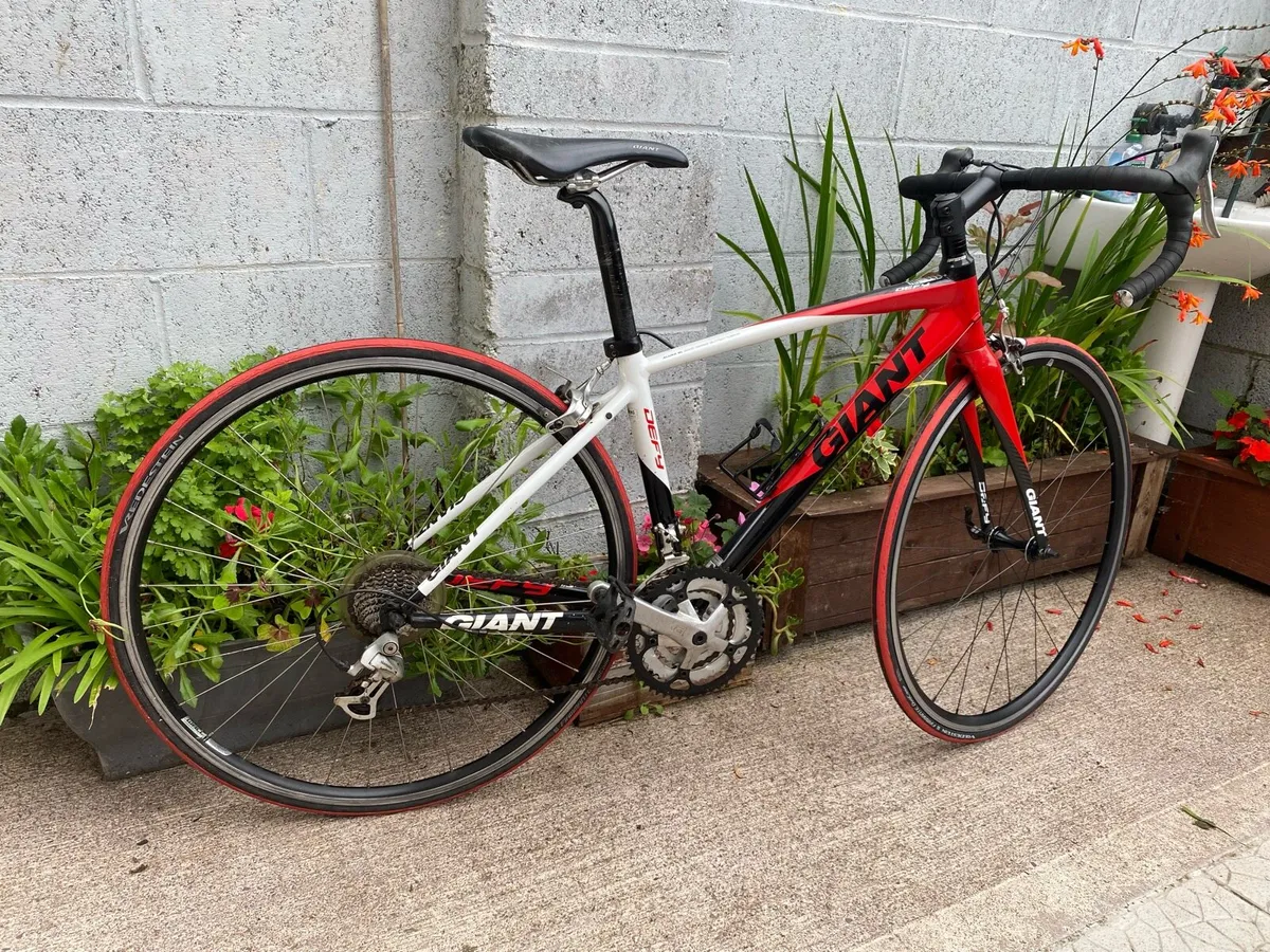 Giant Defy 700x25c wheels 24 speed road bike - Image 4