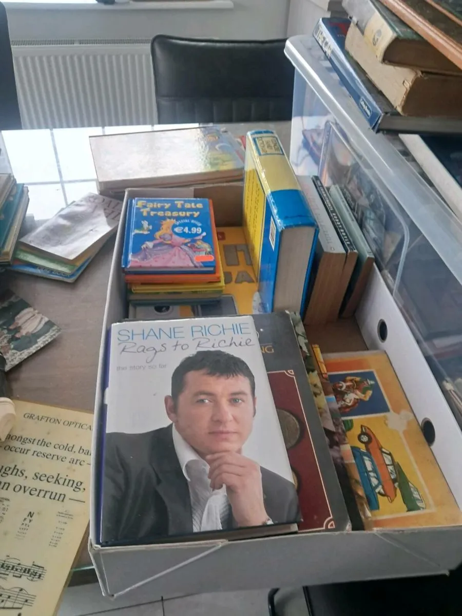 Assorted books - Image 2