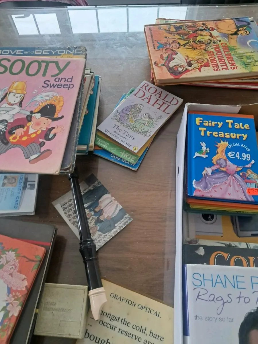 Assorted books - Image 4