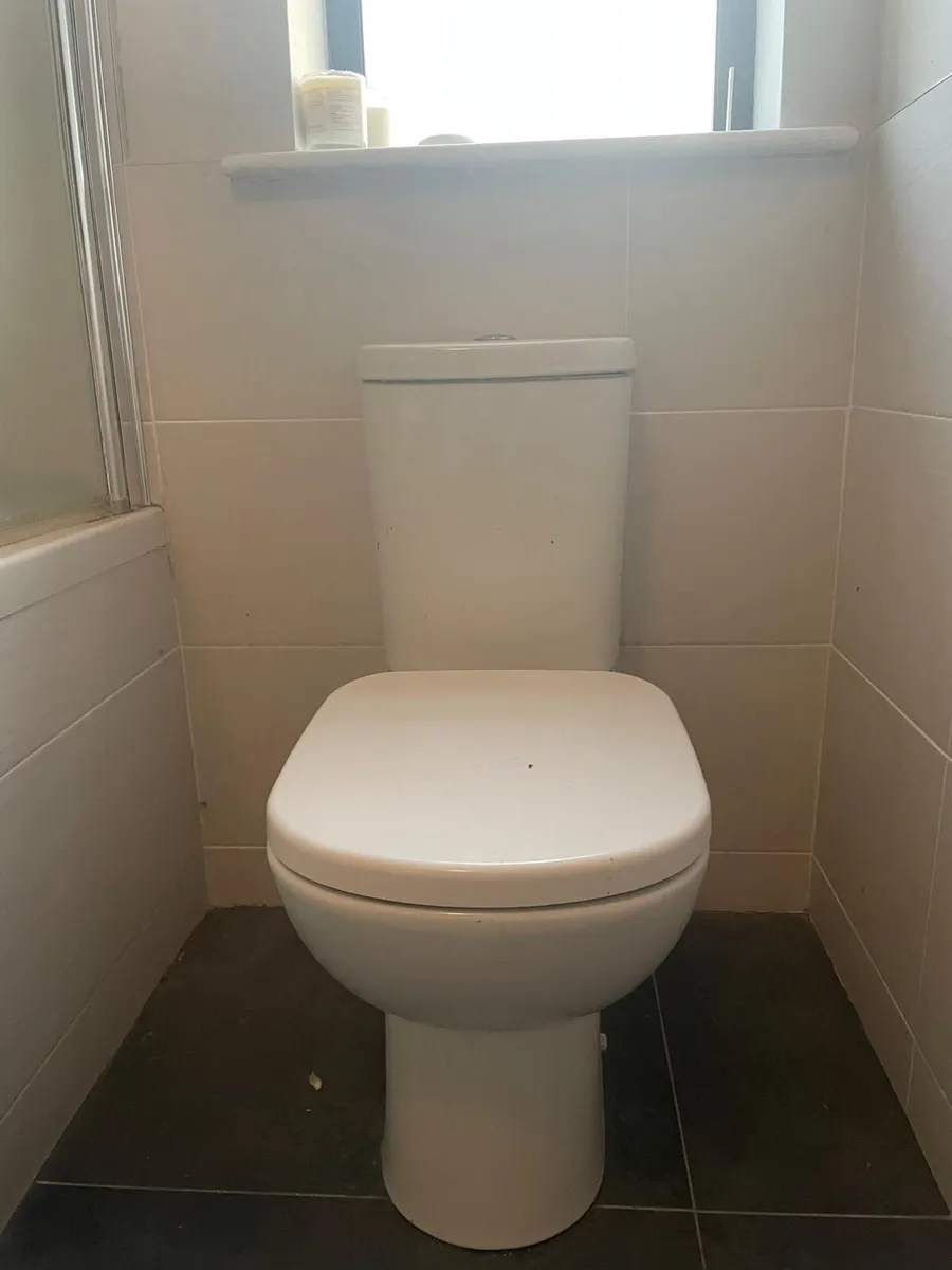 Bath, toilet, mirror, accessories - Image 3