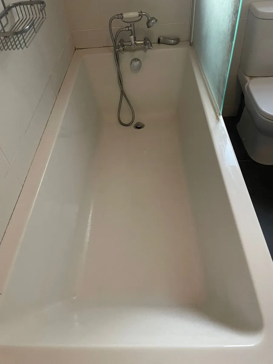 Bath, toilet, mirror, accessories - Image 4