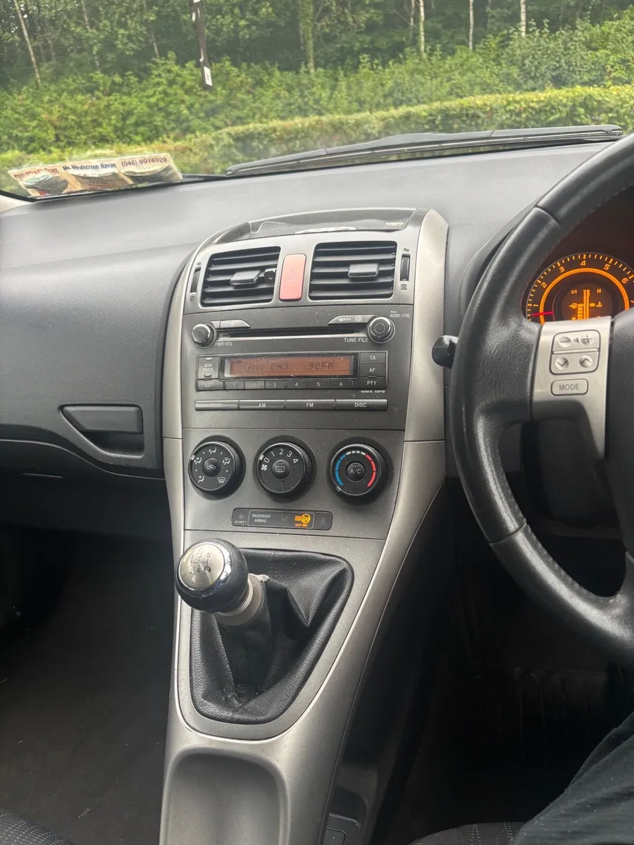Toyota Auris 2008 - Image 2