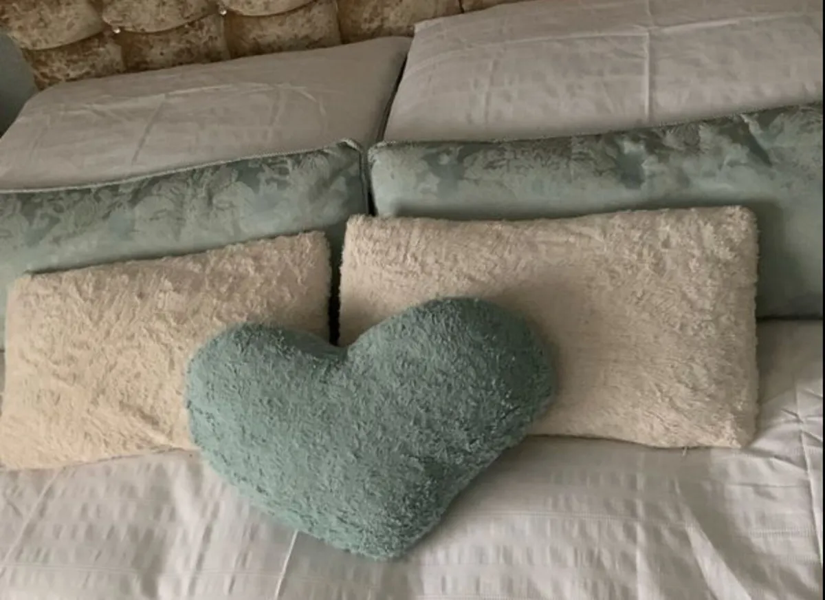 Bedroom Cushions - Scatter Cushions - Image 1