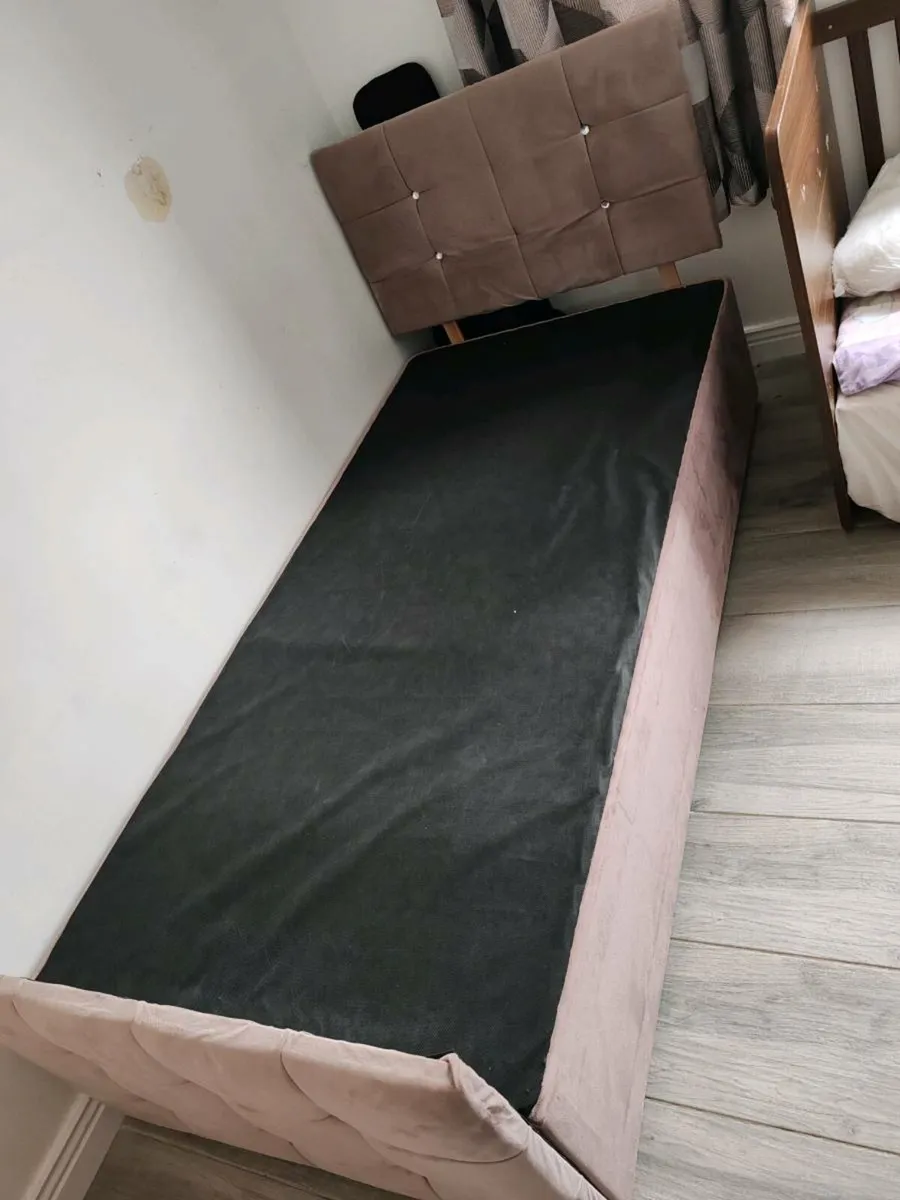 Single bed - Image 1