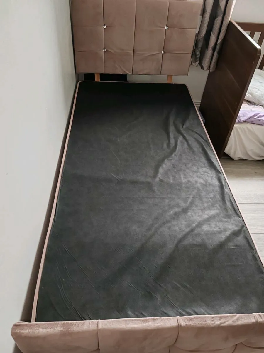 Single bed - Image 2