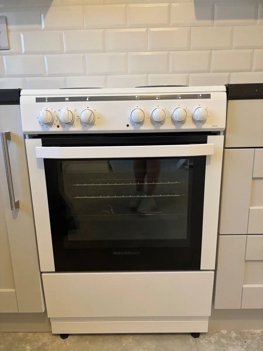 Freestanding oven NEVER USED. - Image 4