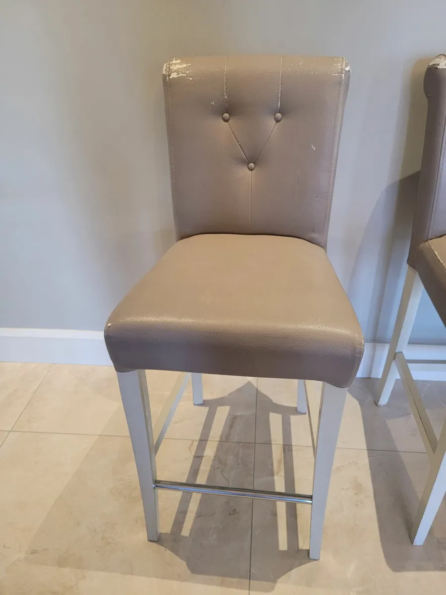 Island chairs - Image 1