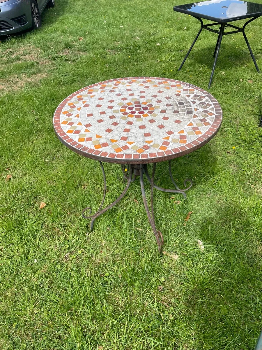 Garden table - Image 1