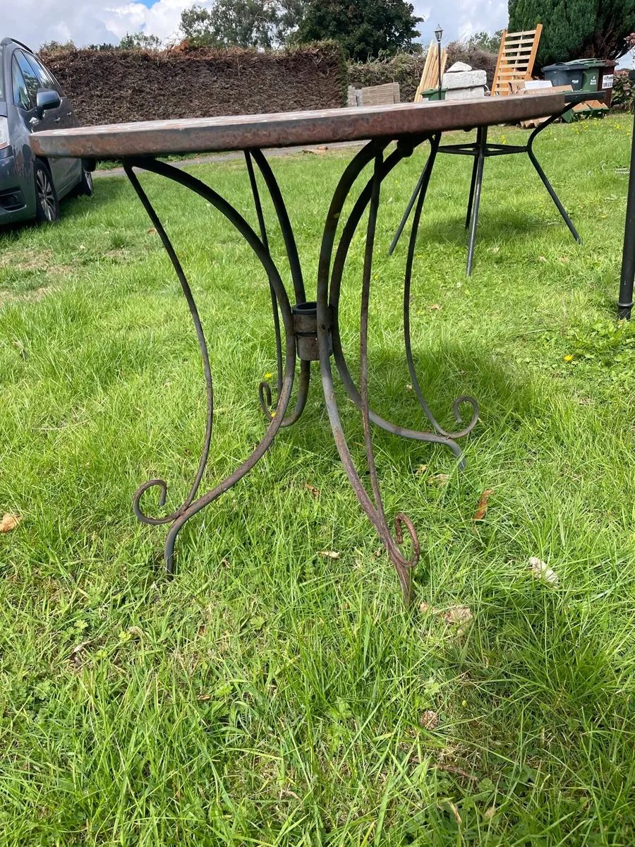Garden table - Image 2