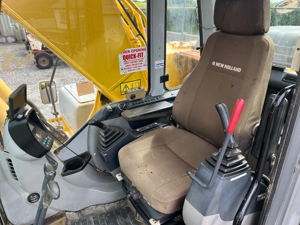 2008 Newholland Kobelco E215 - Image 4