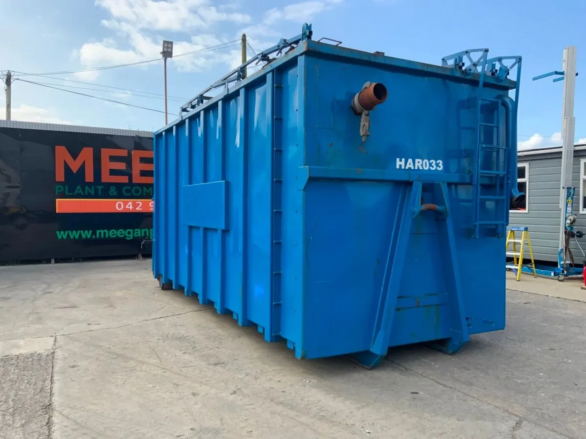 40000lts DE WATERING / FRAC TANK...HOOK LOADER.... - Image 3