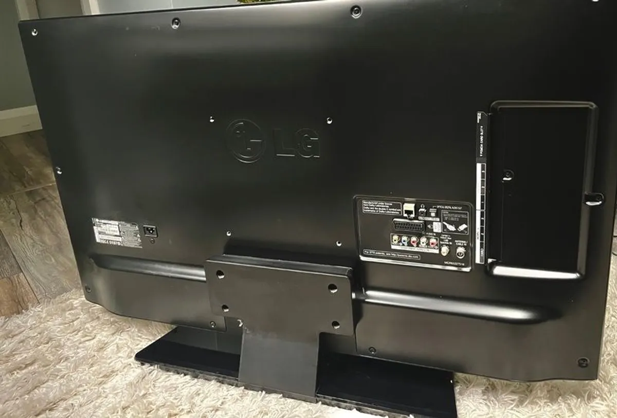 43 inches LG LED Smart TV - Image 3