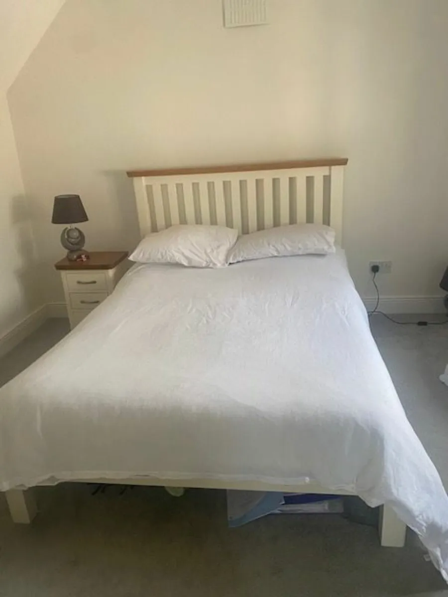 Double bed - Image 1