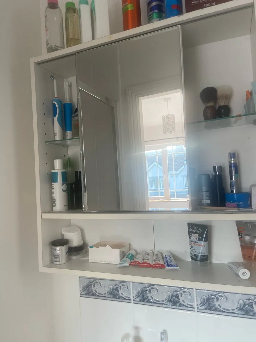 Bathroom unit &mirror - Image 1