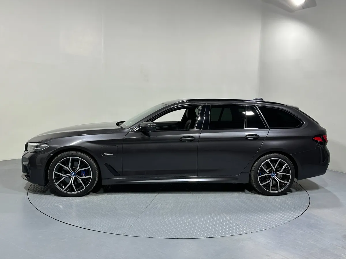BMW 5 Series 530E M Sport Touring 212 (2021) - Image 4