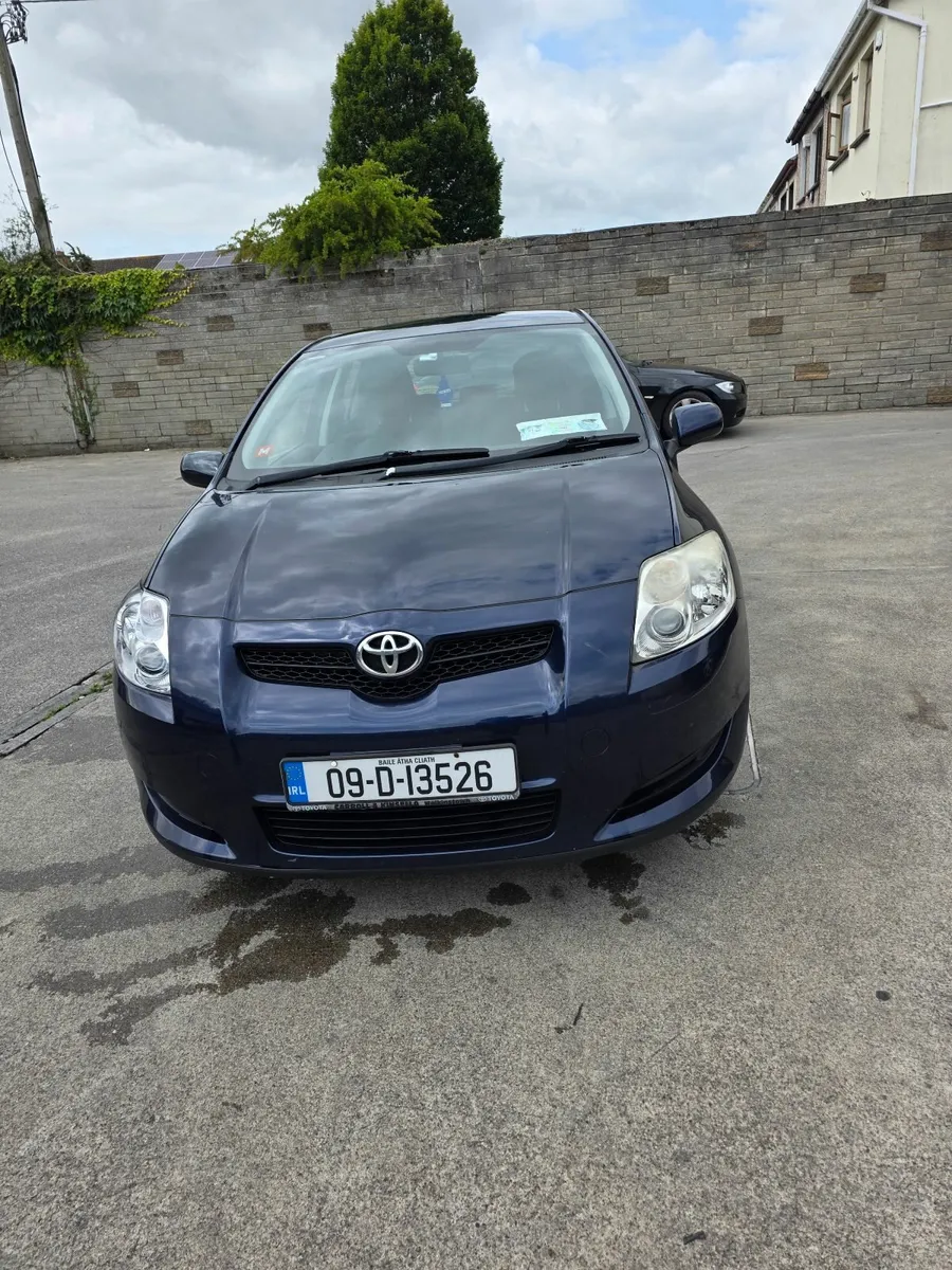 Toyota Auris 2009 - Image 2
