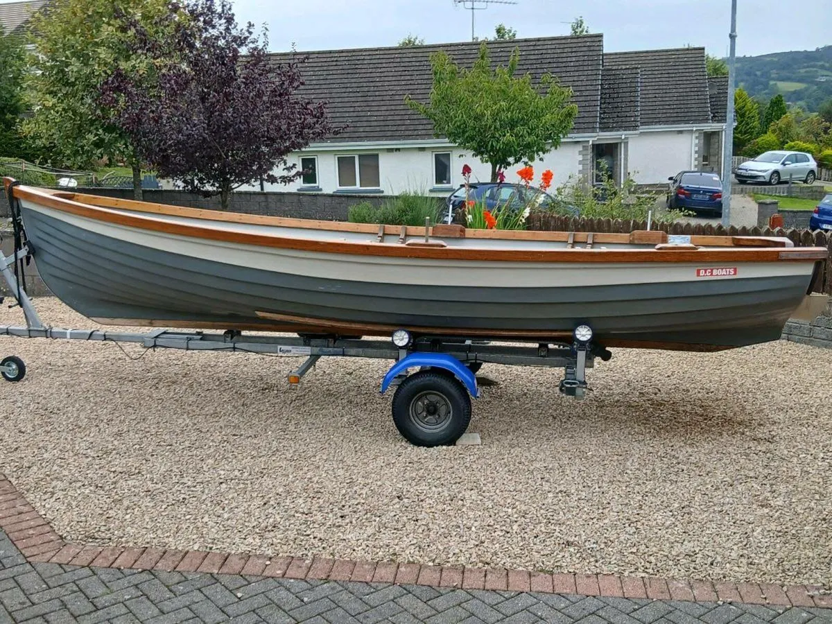 19 ft DC lake boat - Image 1