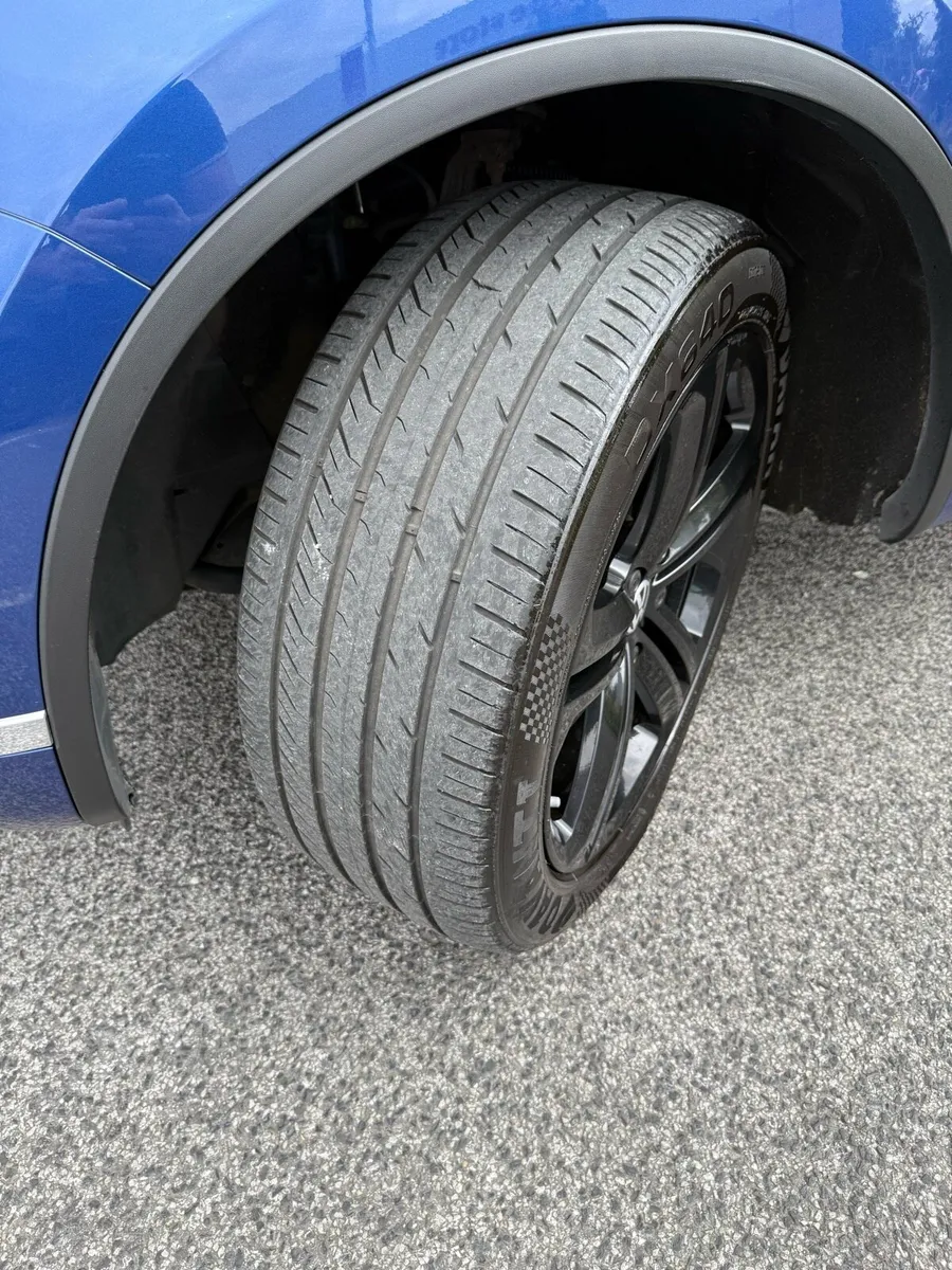 Volkswagen Touareg - Image 4