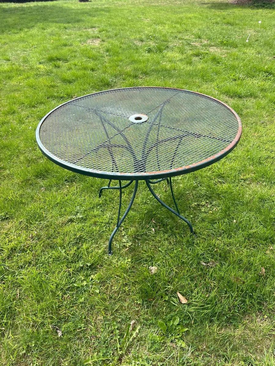 Heavy iron garden table - Image 1