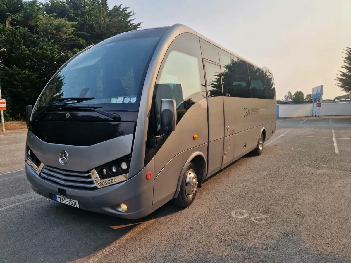 Mercedes Unvi Voyager - Image 1