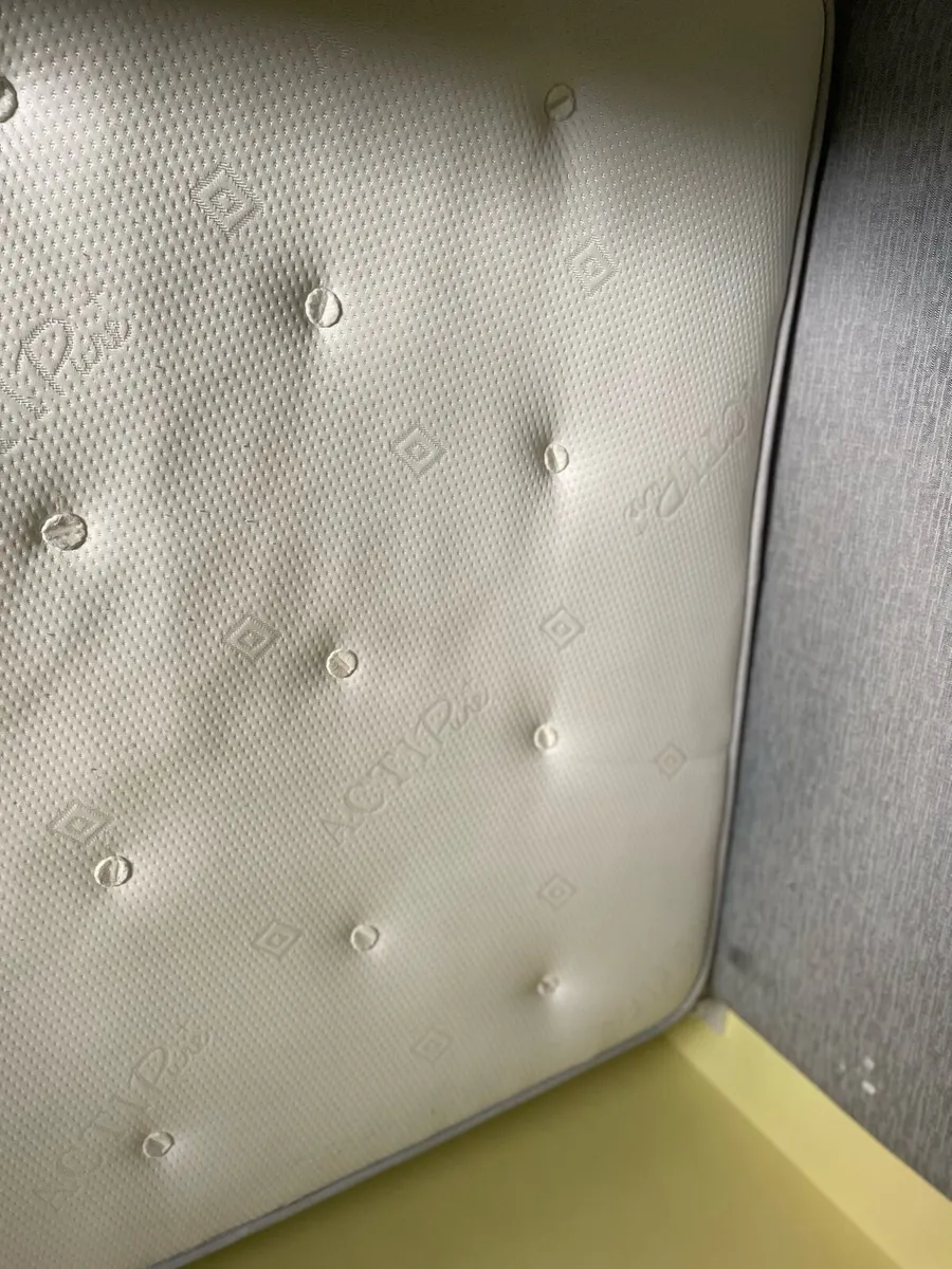 Double Bed /base mattress and headboard - Image 4