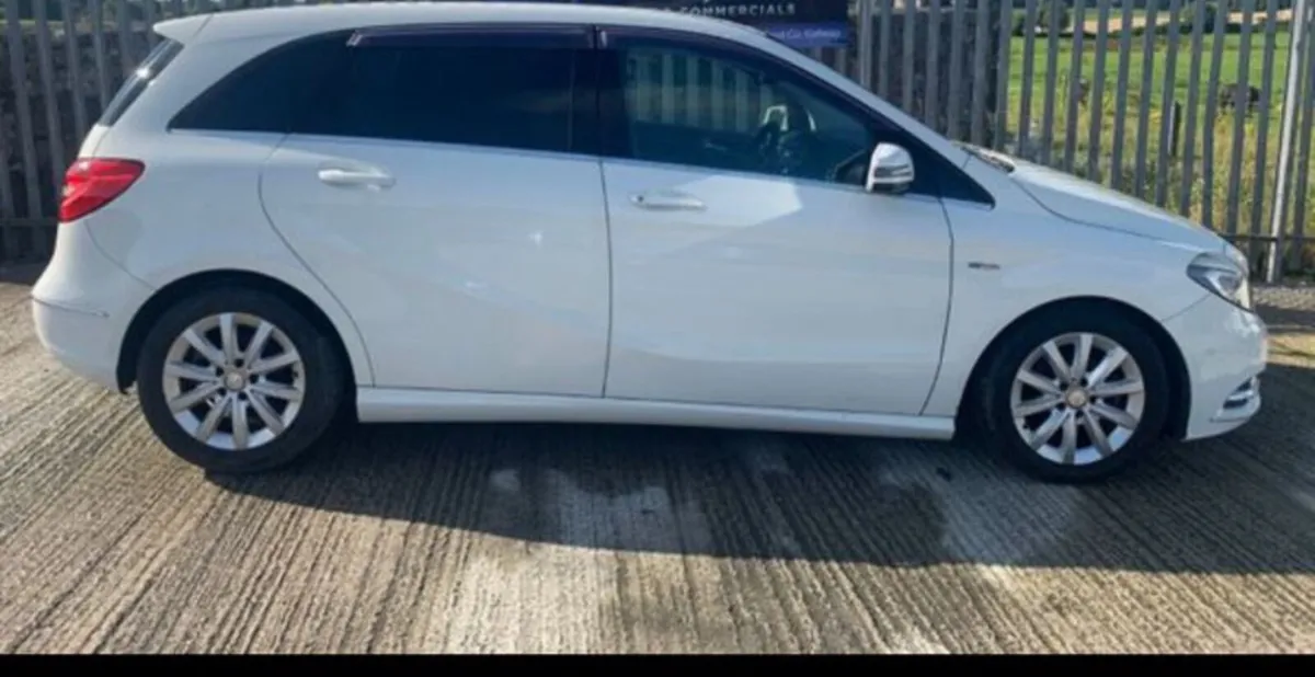 Mercedes Benz B180 Sport Automatic 2012 - Image 2