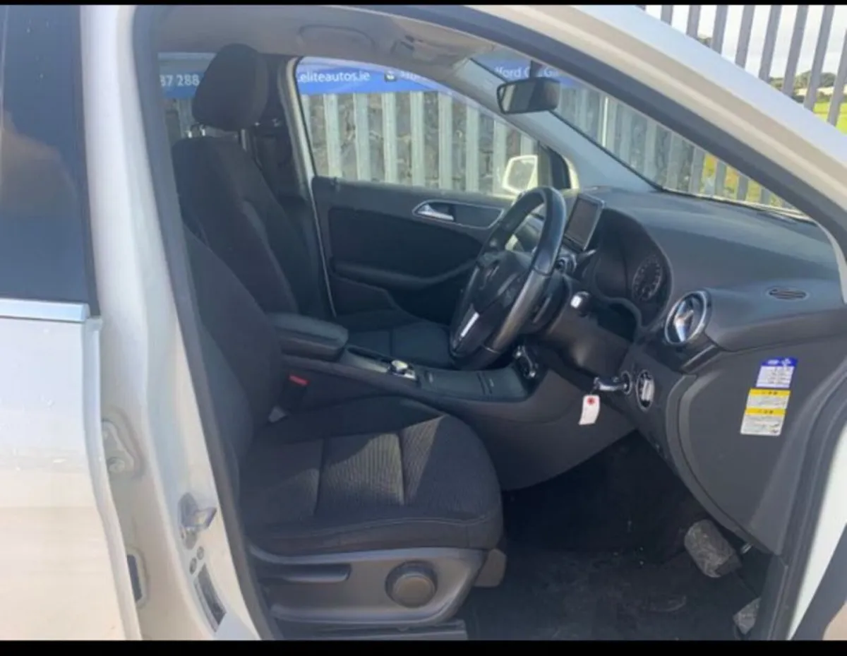 Mercedes Benz B180 Sport Automatic 2012 - Image 3