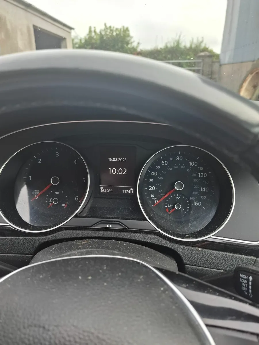 Volkswagen Passat 2015 - Image 2