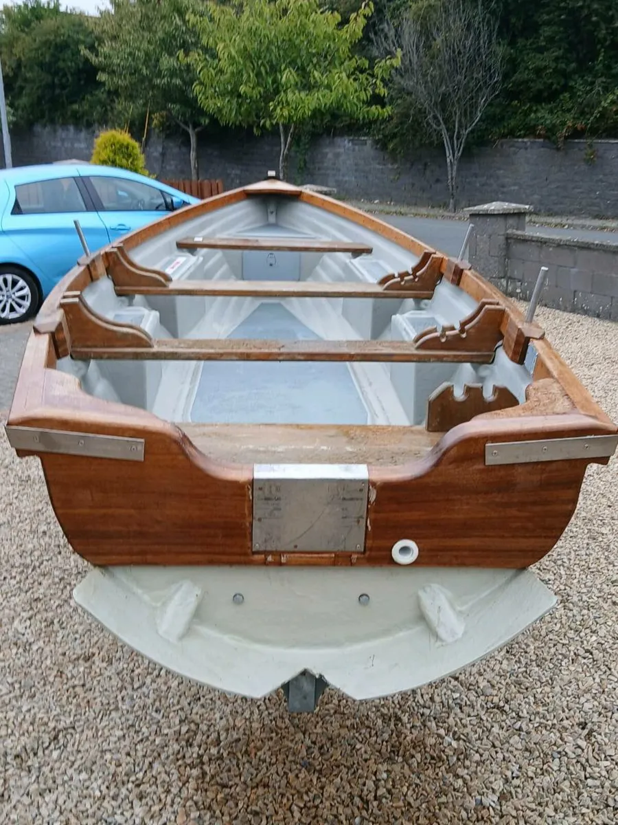 19 ft DC lake boat - Image 4