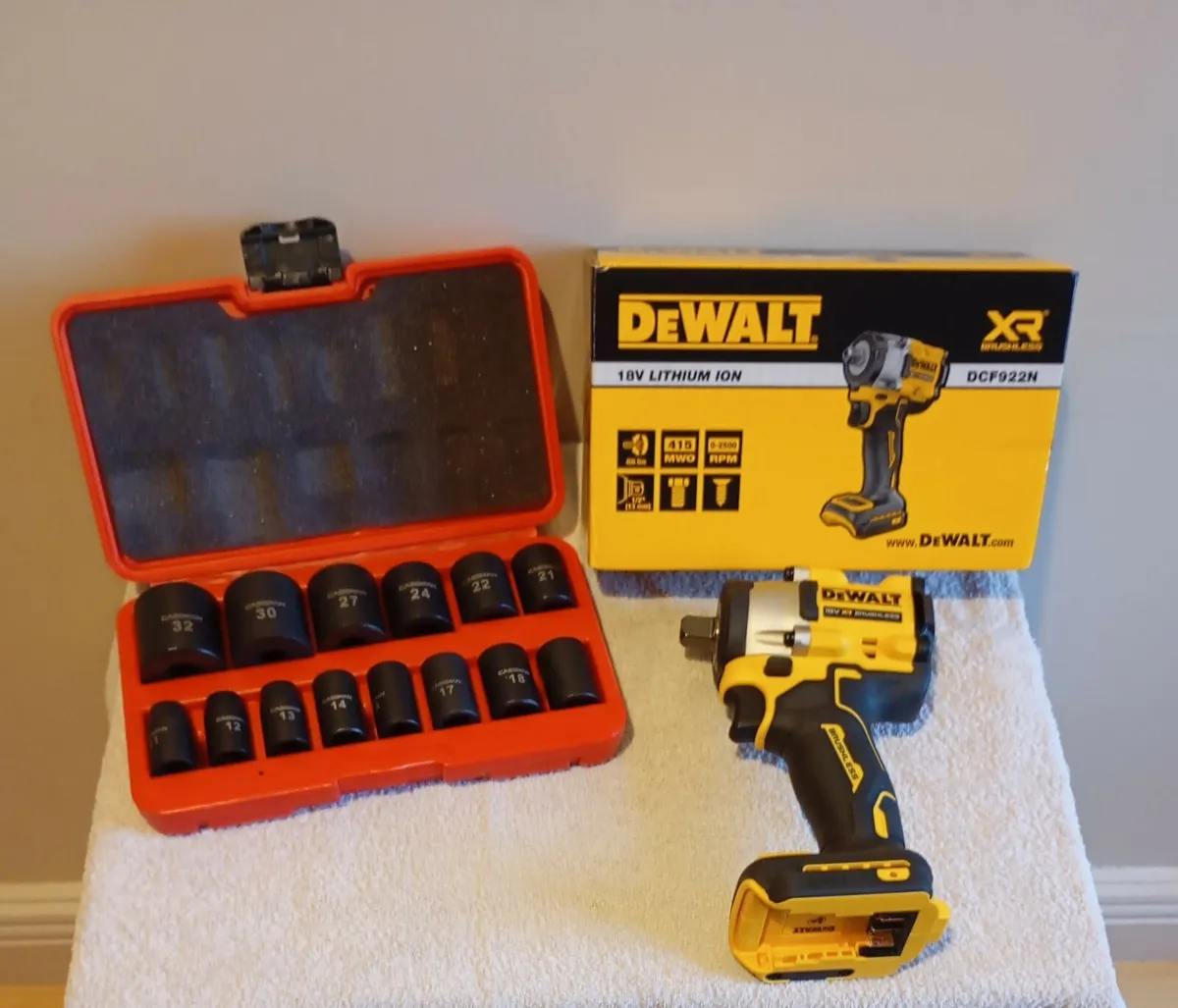 DeWalt dcf922 1/2" Impact Wrench - Image 1