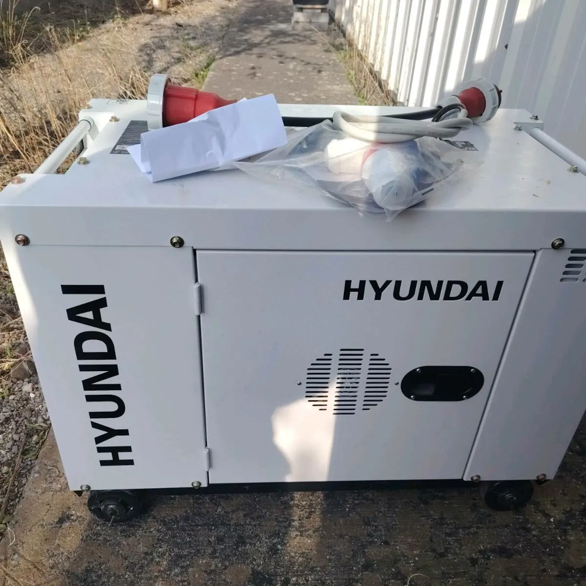 Hyundai Full Power Electric Generator Dhy8600se-t - Image 2
